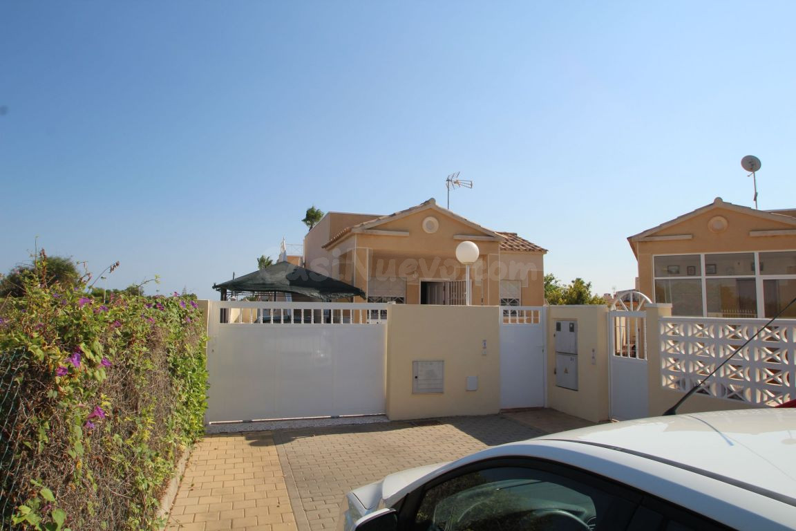 Chalet Independiente de 300m2 en una zona tranquila y muy bu - foto 2