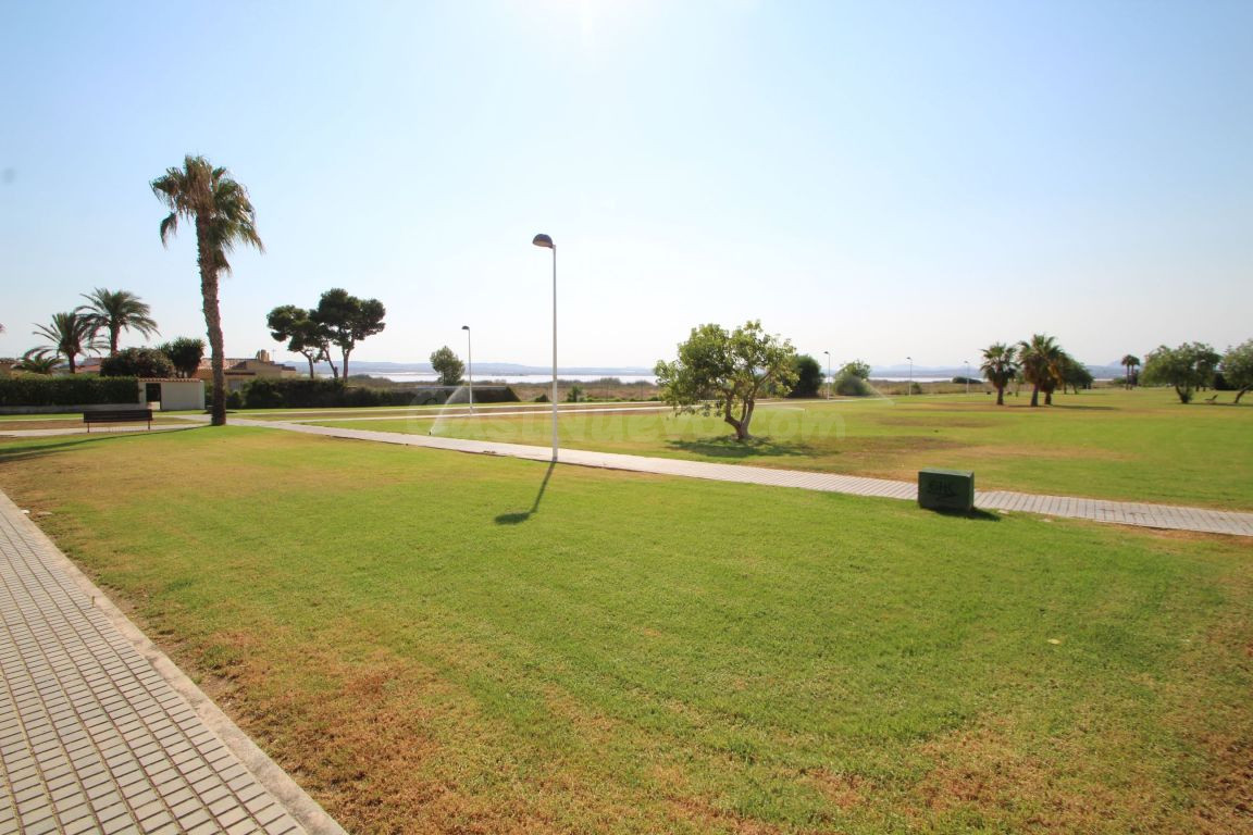 Chalet Independiente de 300m2 en una zona tranquila y muy bu - foto 4