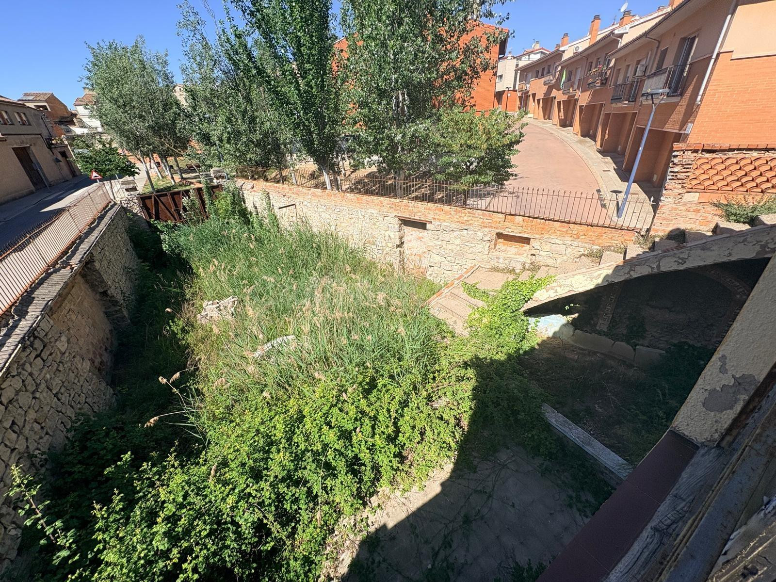 Encantadora Casa de Pueblo en el Corazón de Calaf, totalment