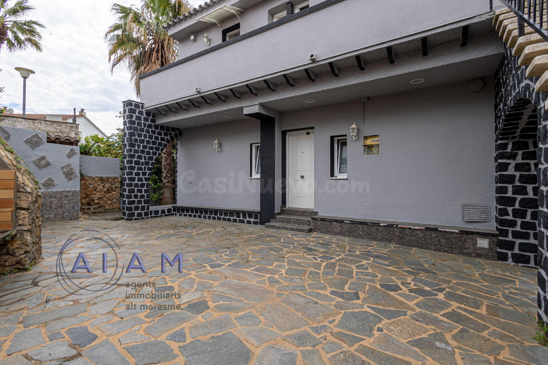 Chalet con licencia turística y 4 apartamentos. Vistas al ma - foto 4