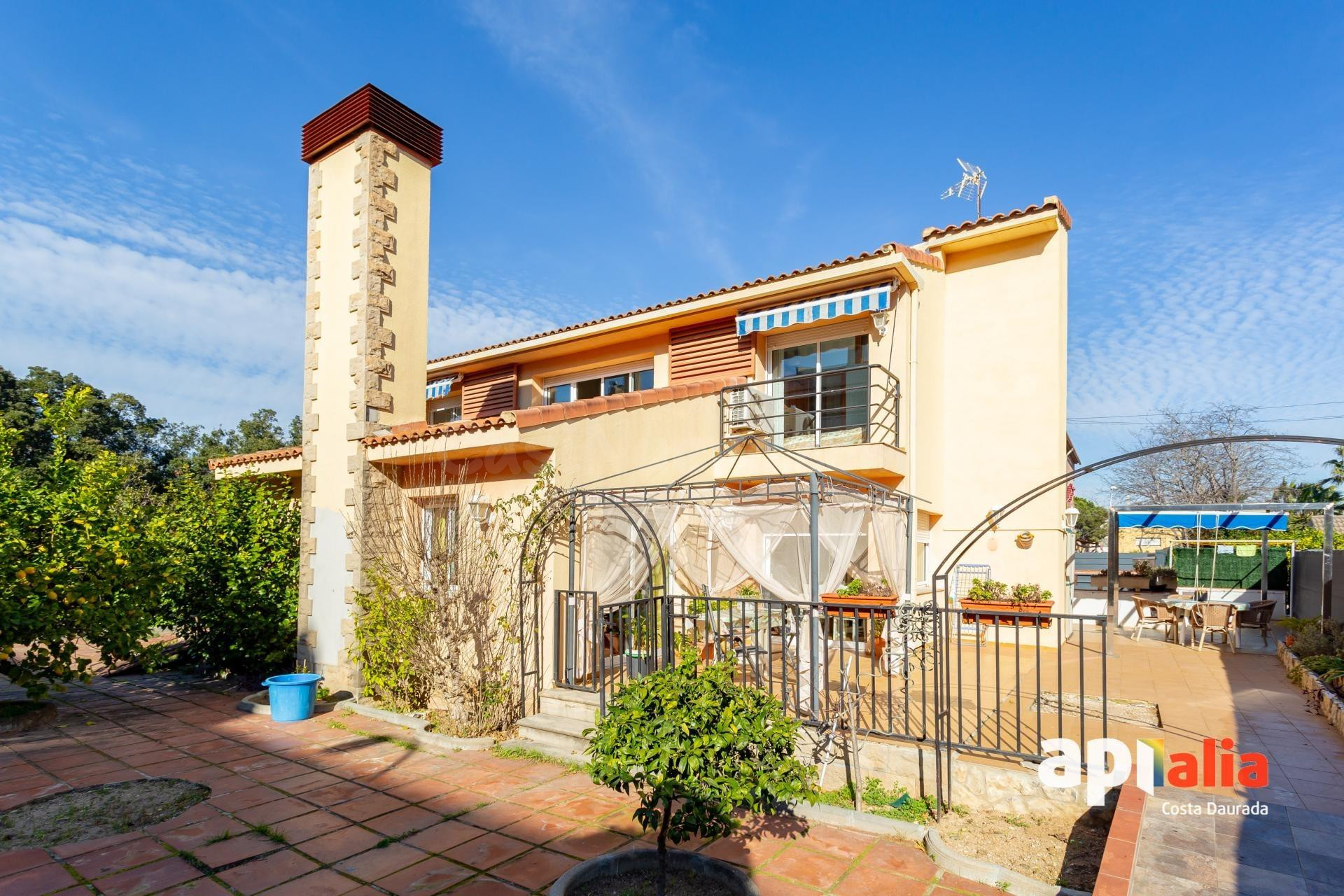 Impresionante Casa Unifamiliar Aislada en el Corazón de Salo - foto 3