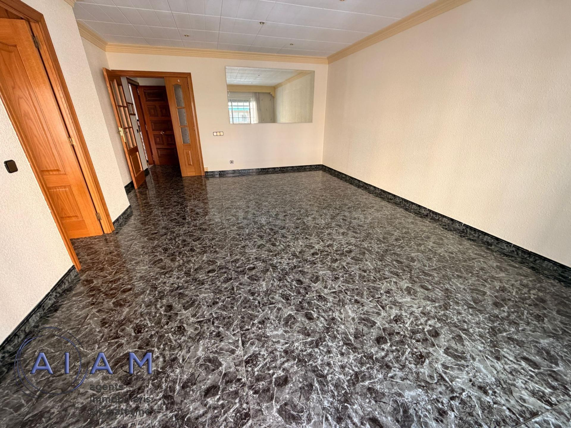 Gran piso familiar a un paso del centro del pueblo - foto 2