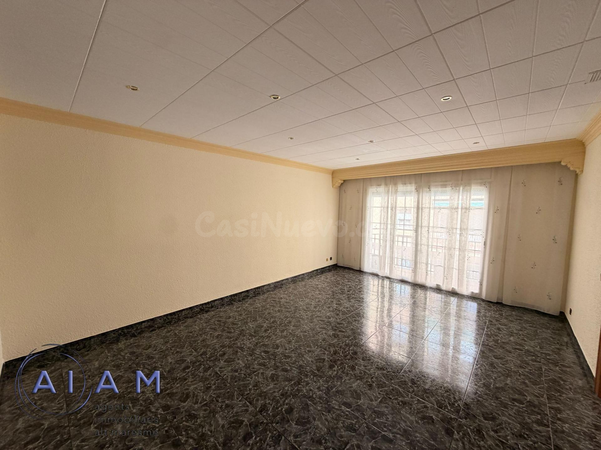 Gran piso familiar a un paso del centro del pueblo - foto 3