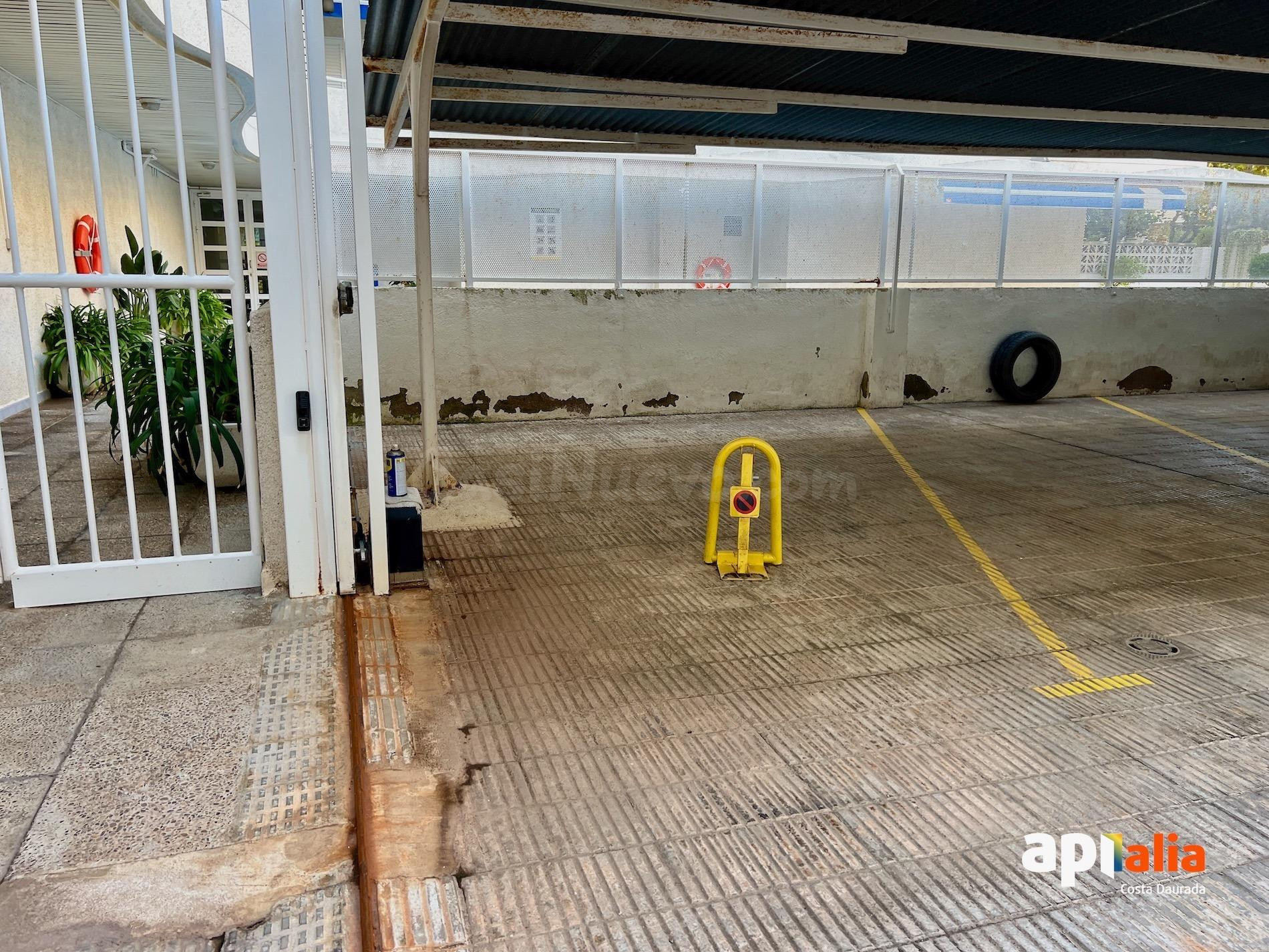 Plaza de Parking en Segunda Línea de Playa - Salou - foto 3