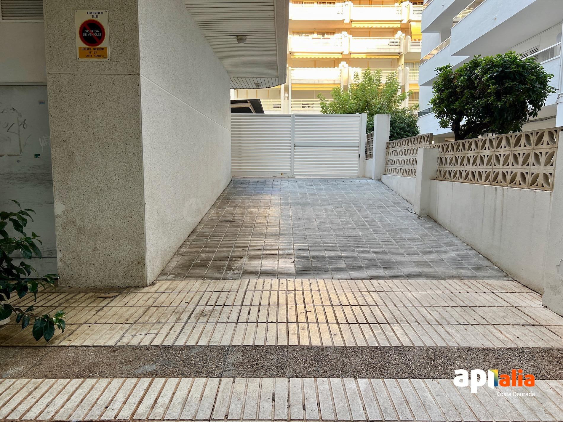 Plaza de Parking en Segunda Línea de Playa - Salou - foto 4