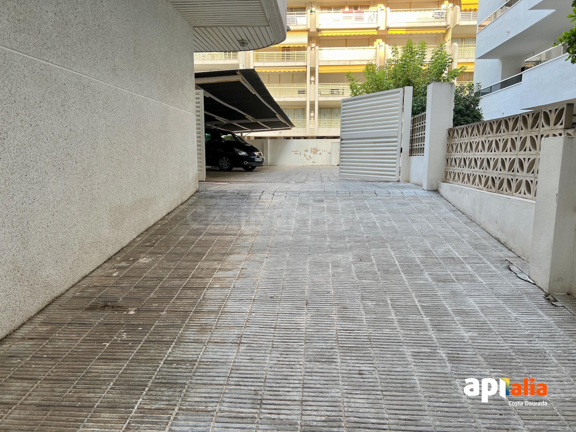 Plaza de Parking en Segunda Línea de Playa - Salou - foto 5