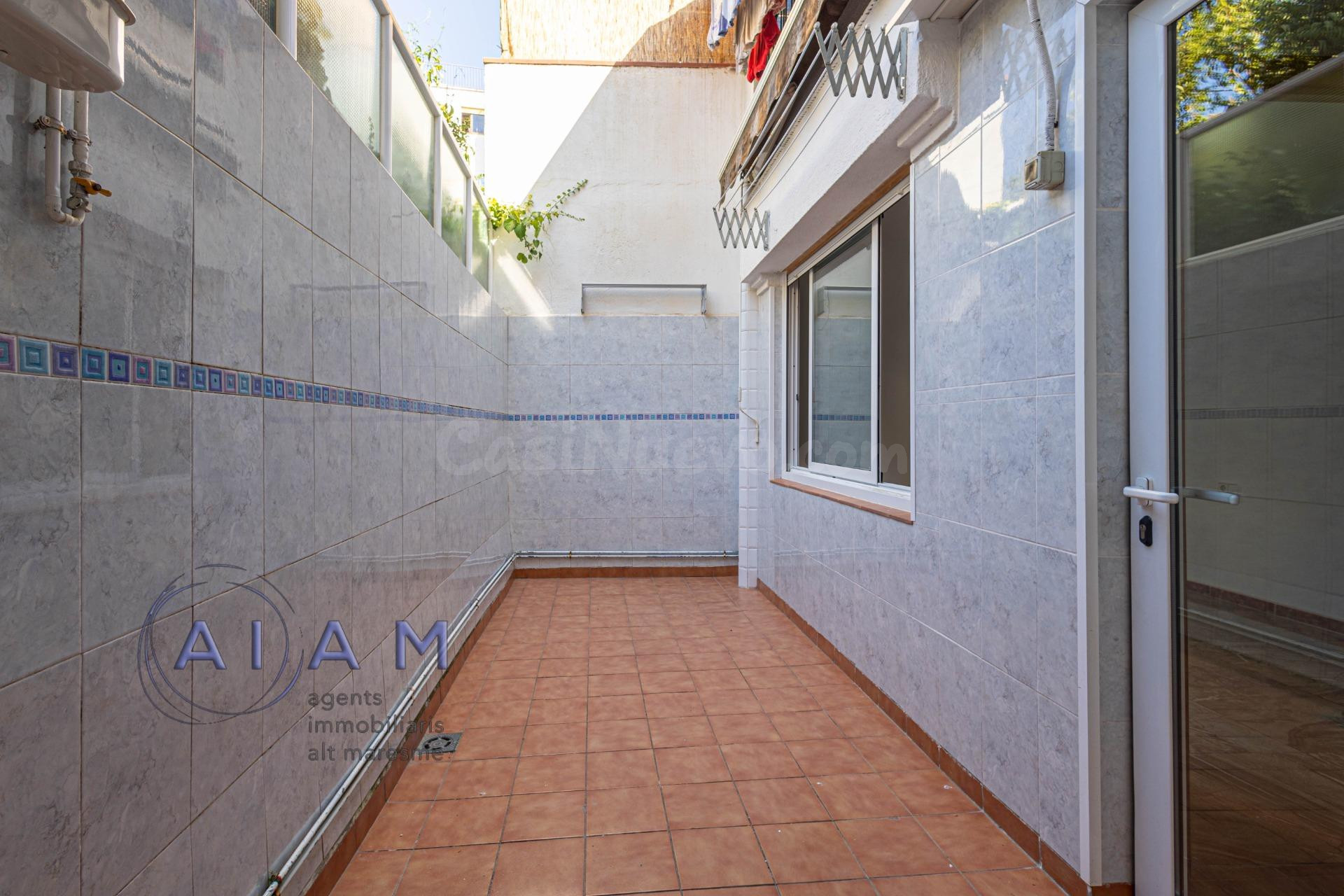 PISO OFRECIDO EN EXCLUSIVA POR AIAM Planta baja reformada en - foto 3