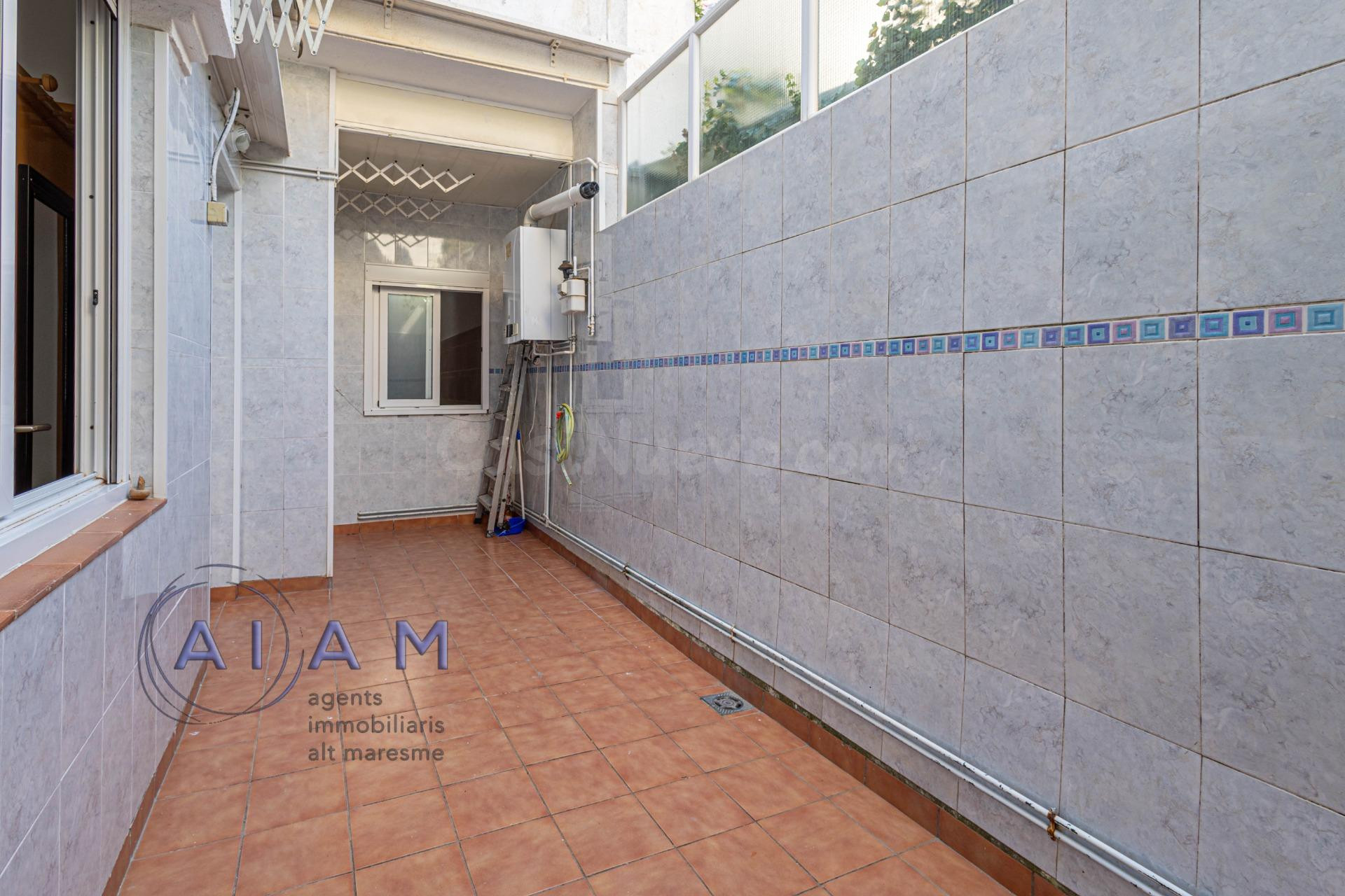 PISO OFRECIDO EN EXCLUSIVA POR AIAM Planta baja reformada en - foto 4