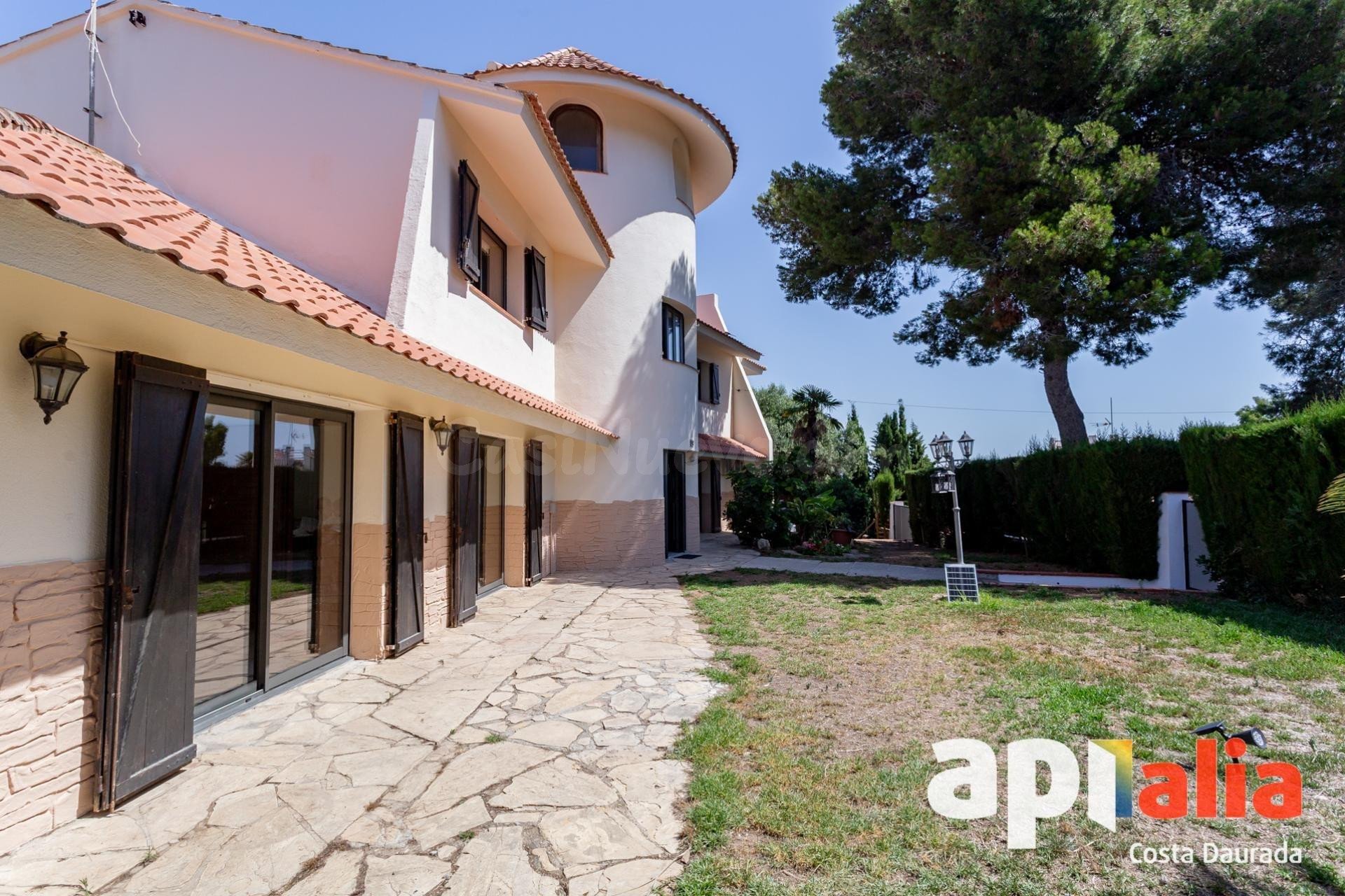 Espectacular chalet torre en Cap Salou. ¡Con piscina privada