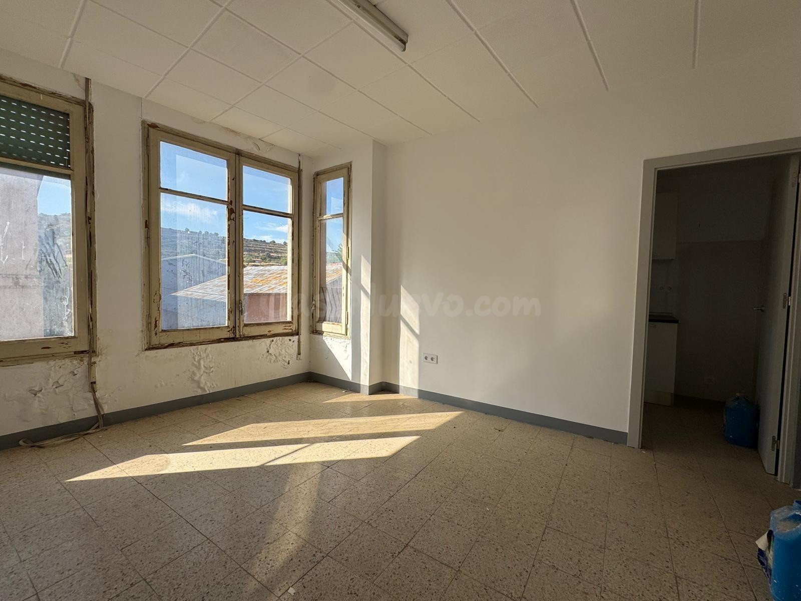 Espectacular Finca  de 700m2, con 4 almacenes, adaptada a 2  - foto 4