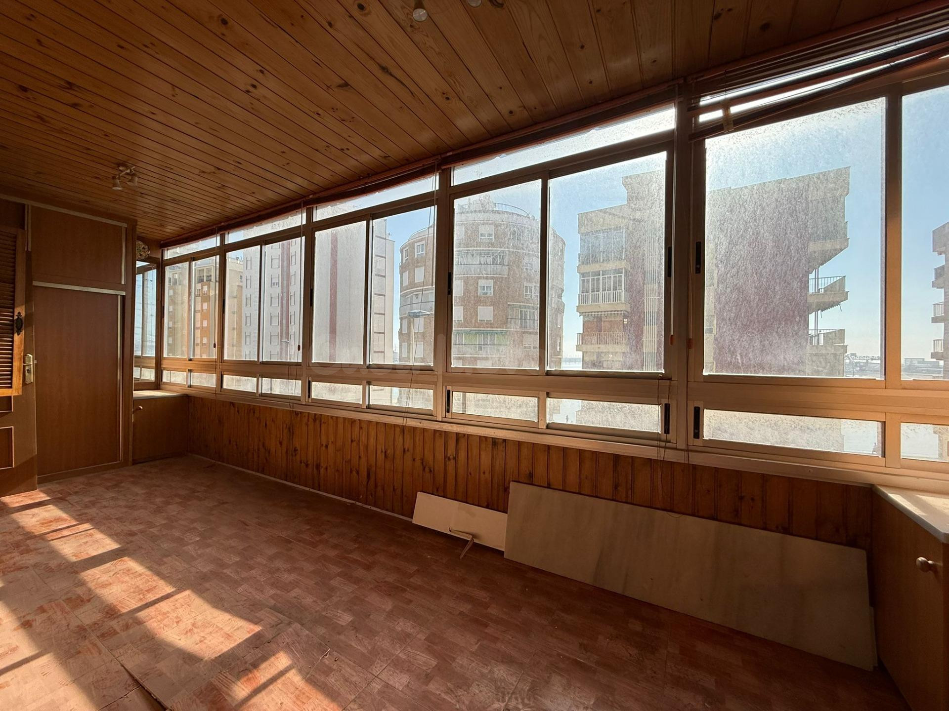 Apartamento con vistas frontales al mar a 10 metros de la Pl - foto 4