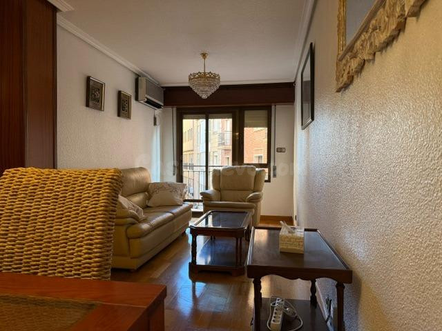 ALQUILER PISO 4 DORMITORIOS CON MUEBLES JUNTO PLAZA DE LAS FLORES - foto 4