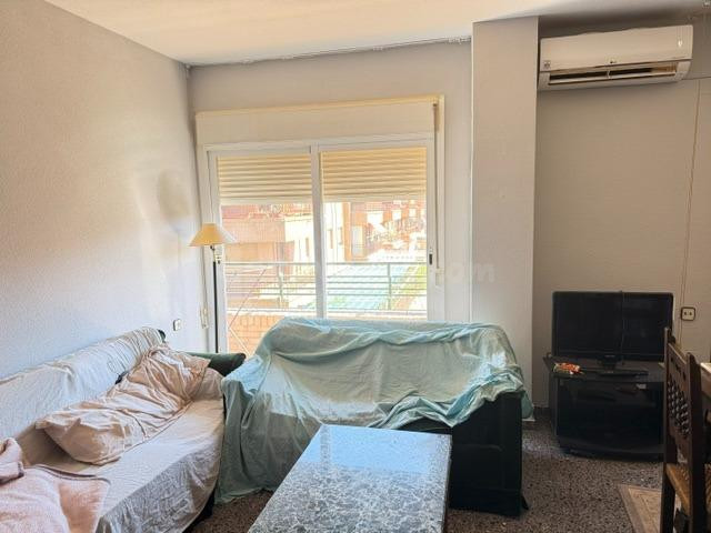 ALQUILER PISO ESTUDIANTES JUNTO CAMPUS DE LA MERCED, 3 DORMITORIOS, BAÑO Y ASEO CON DUCHA,