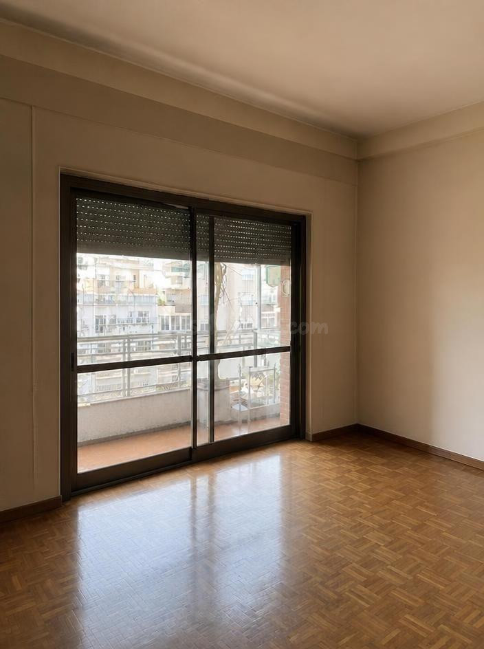 Venta de amplio piso en el centro, zona Ronda de Levante .
