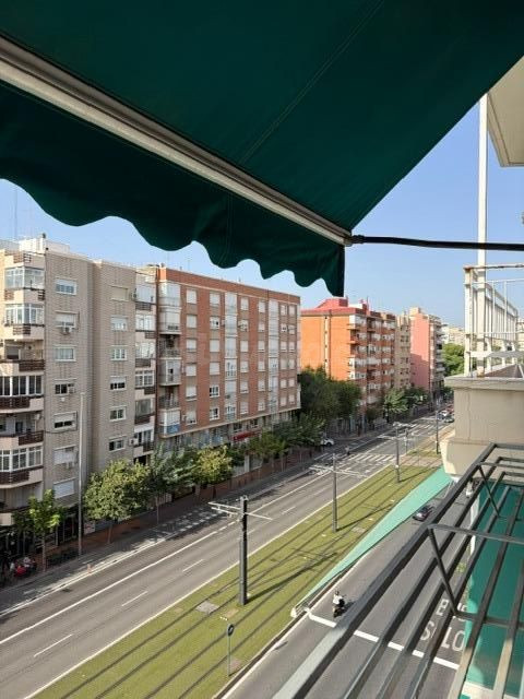 Venta de amplio piso en el centro, zona Ronda de Levante . - foto 3
