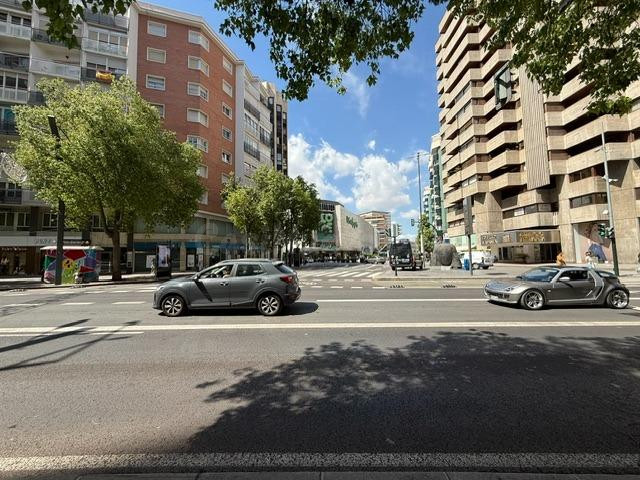 VENTA OFICINA ENTRESUELO, MUY CENTRICA JUNTO PLAZA FUENSANTA (CORTE INGLES) 140 M2 PARA ENTRAR