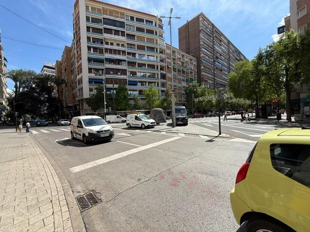 VENTA OFICINA ENTRESUELO, MUY CENTRICA JUNTO PLAZA FUENSANTA (CORTE INGLES) 140 M2 PARA ENTRAR - foto 2