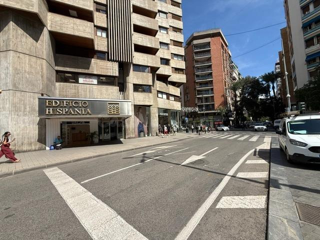 VENTA OFICINA ENTRESUELO, MUY CENTRICA JUNTO PLAZA FUENSANTA (CORTE INGLES) 140 M2 PARA ENTRAR - foto 4