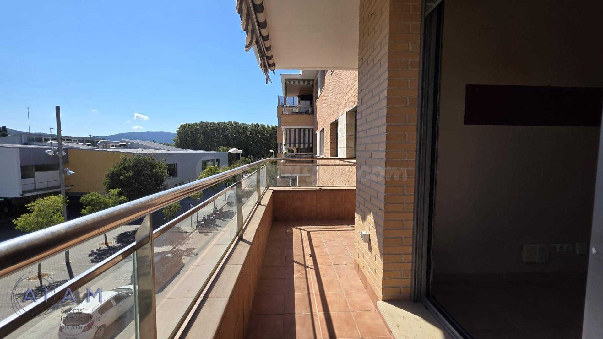 PISO CON PISCINA Y PARKING EN EL CENTRO DE TORDERA