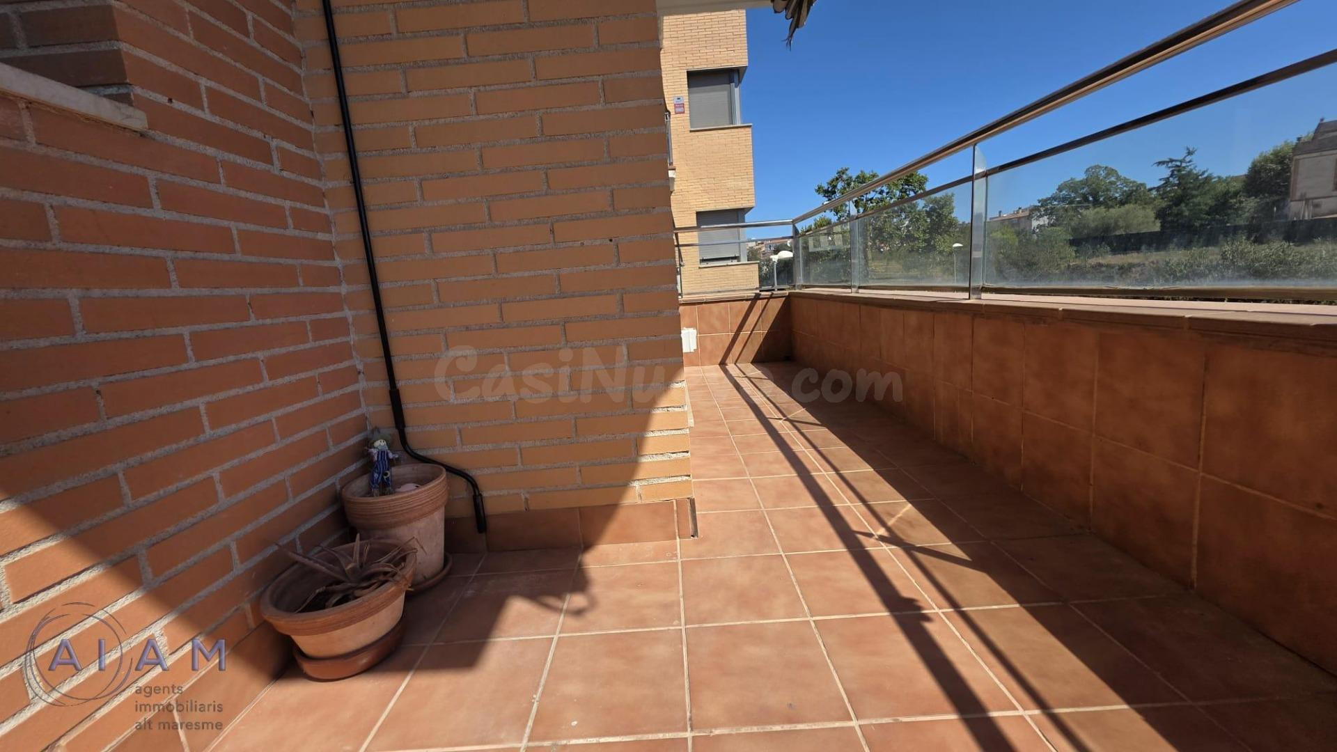 PISO CON PISCINA Y PARKING EN EL CENTRO DE TORDERA - foto 2