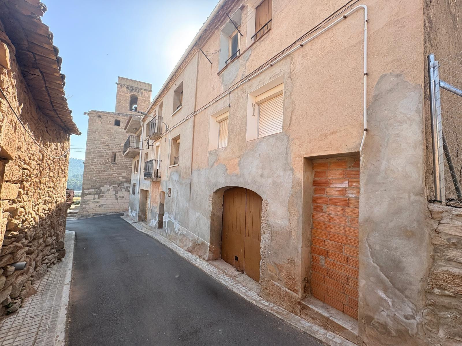 Fantastica Casa de Pueblo en Jorba de 300m2,  con 3 vivienda