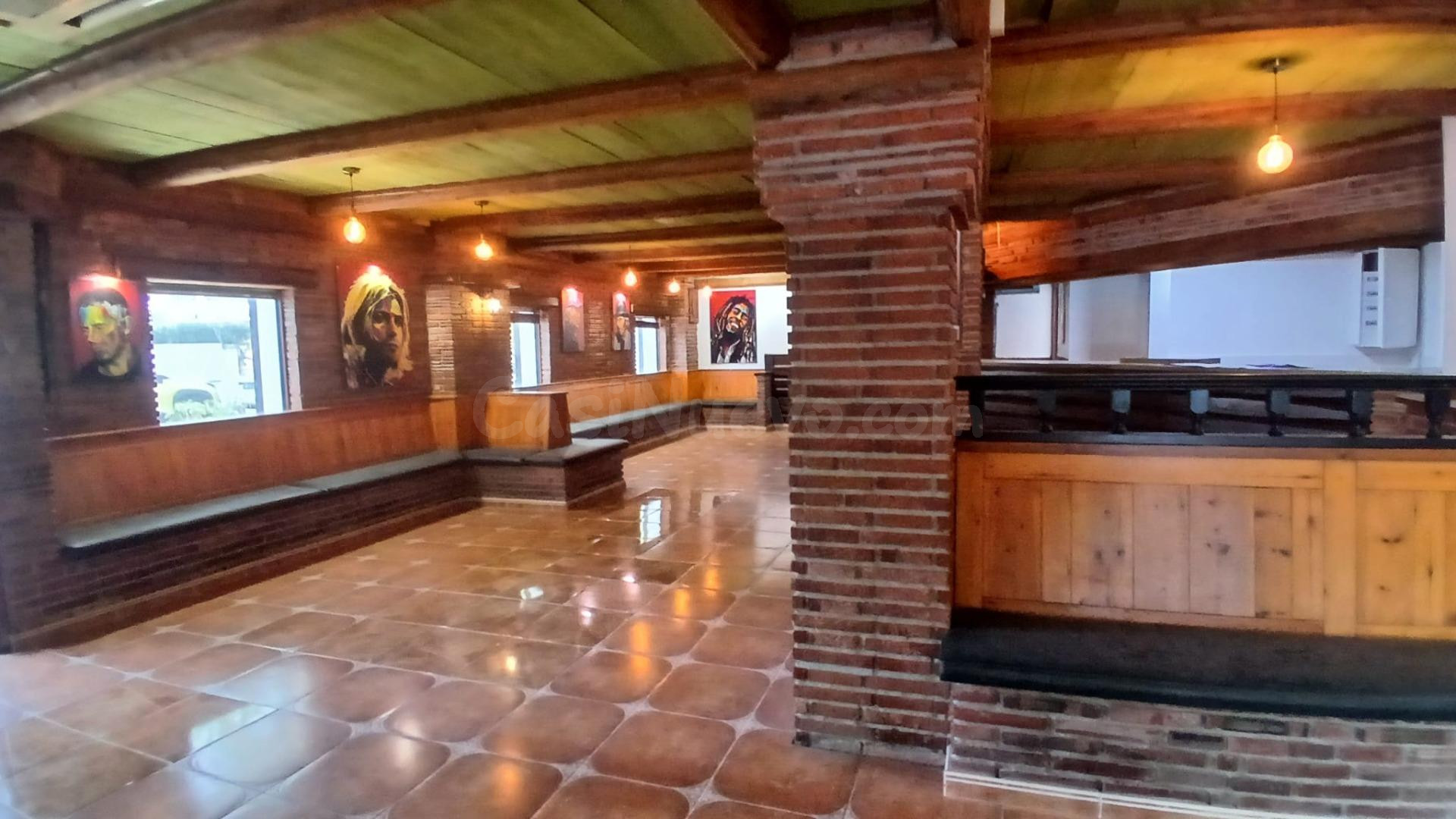 Oportunidad de Inversión: Amplio Local Comercial en Plaza Eu - foto 2