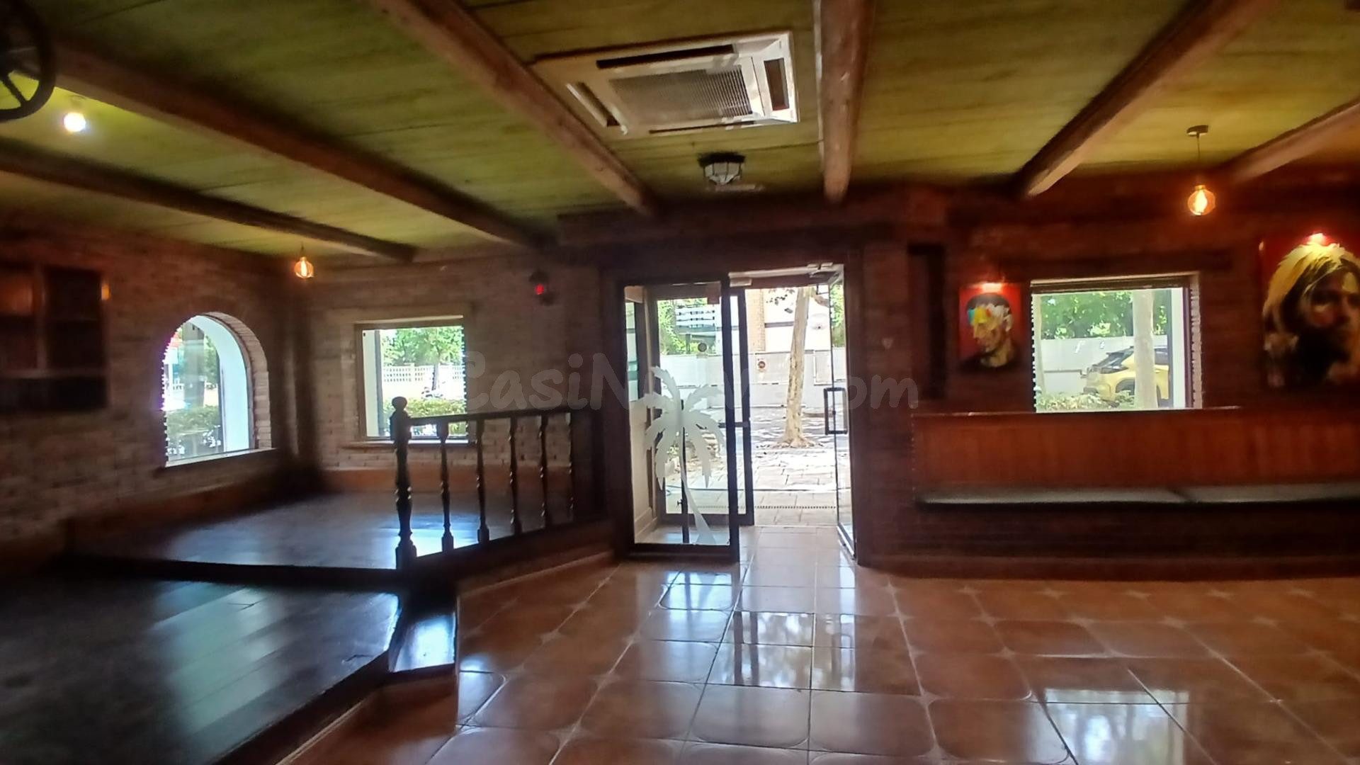 Oportunidad de Inversión: Amplio Local Comercial en Plaza Eu - foto 4