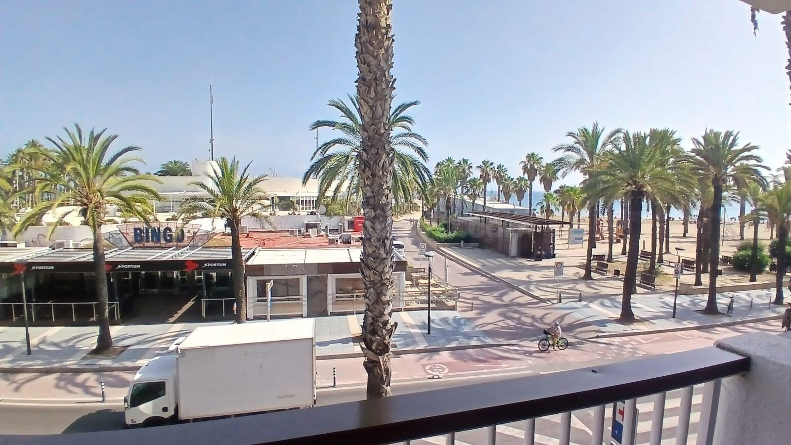 Piso Reformado en Primera Línea del Paseo Miramar - Salou - foto 5