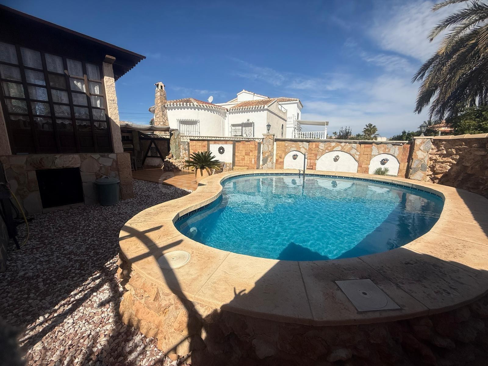 Chalet con piscina privada y 400 m2 de parcela - foto 2