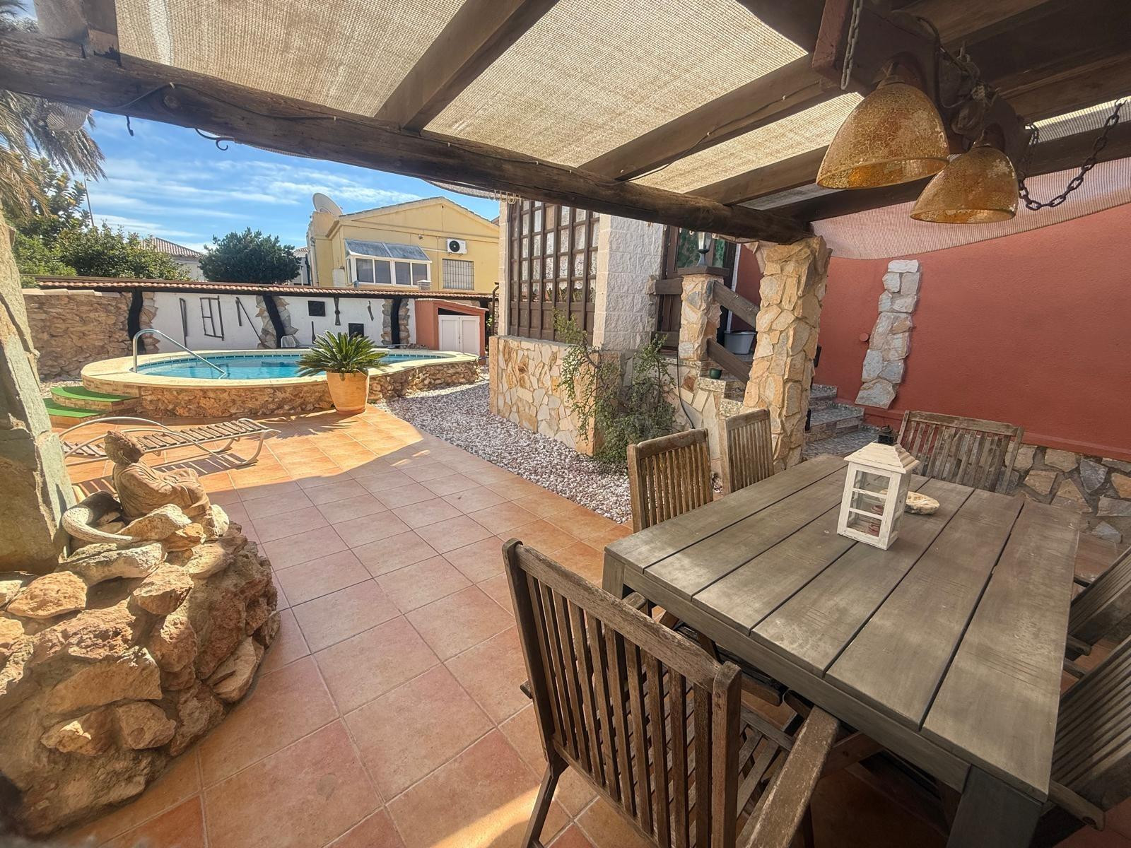 Chalet con piscina privada y 400 m2 de parcela - foto 3