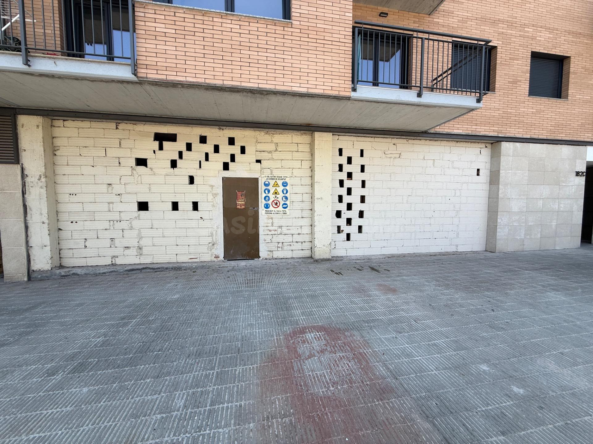 Amplio local comercial en Igualada de 1.030 m2 con gran terr - foto 5
