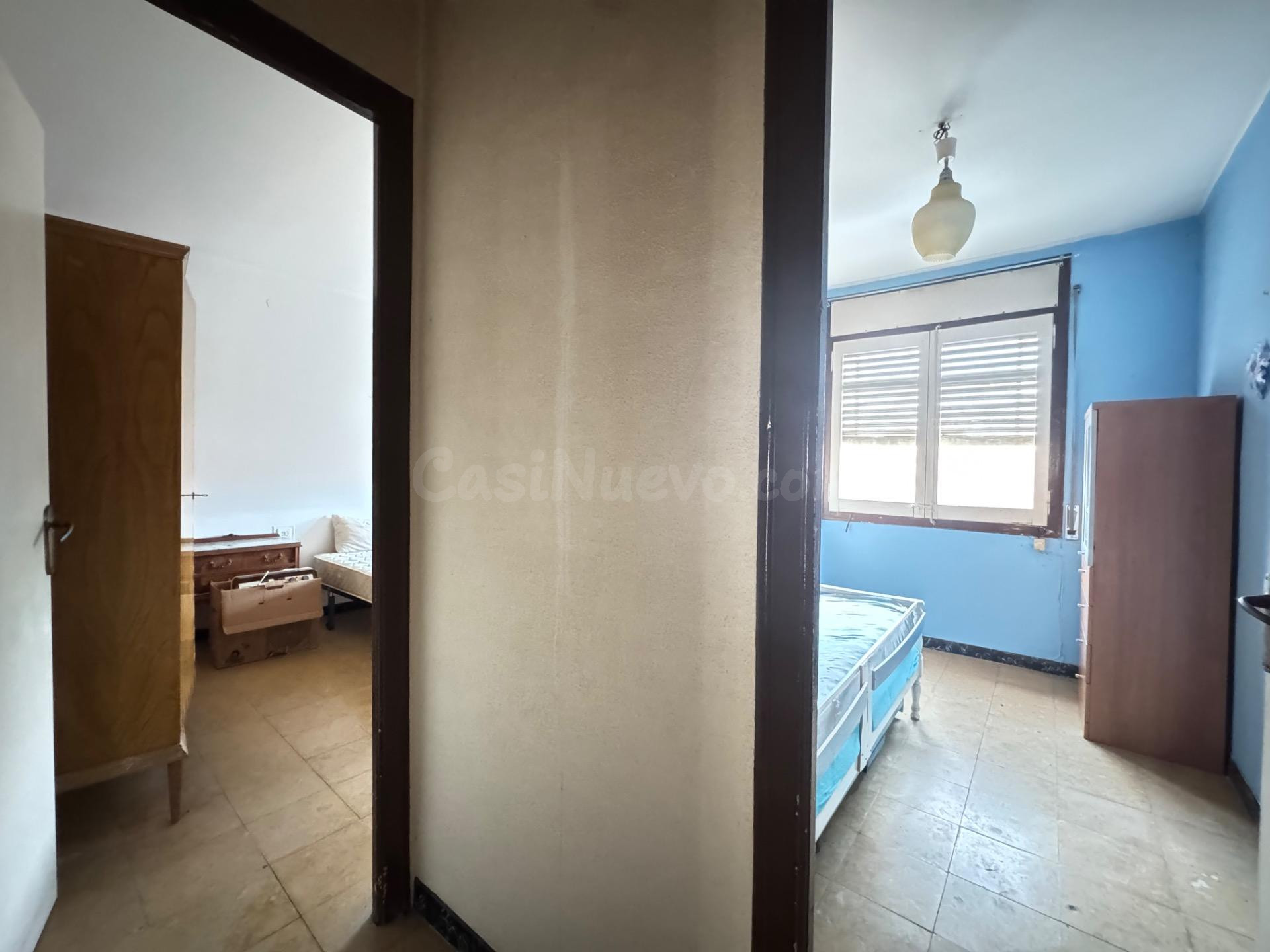 Amplio piso con 4 habitaciones, amplitud, luz, en el pueblo  - foto 5