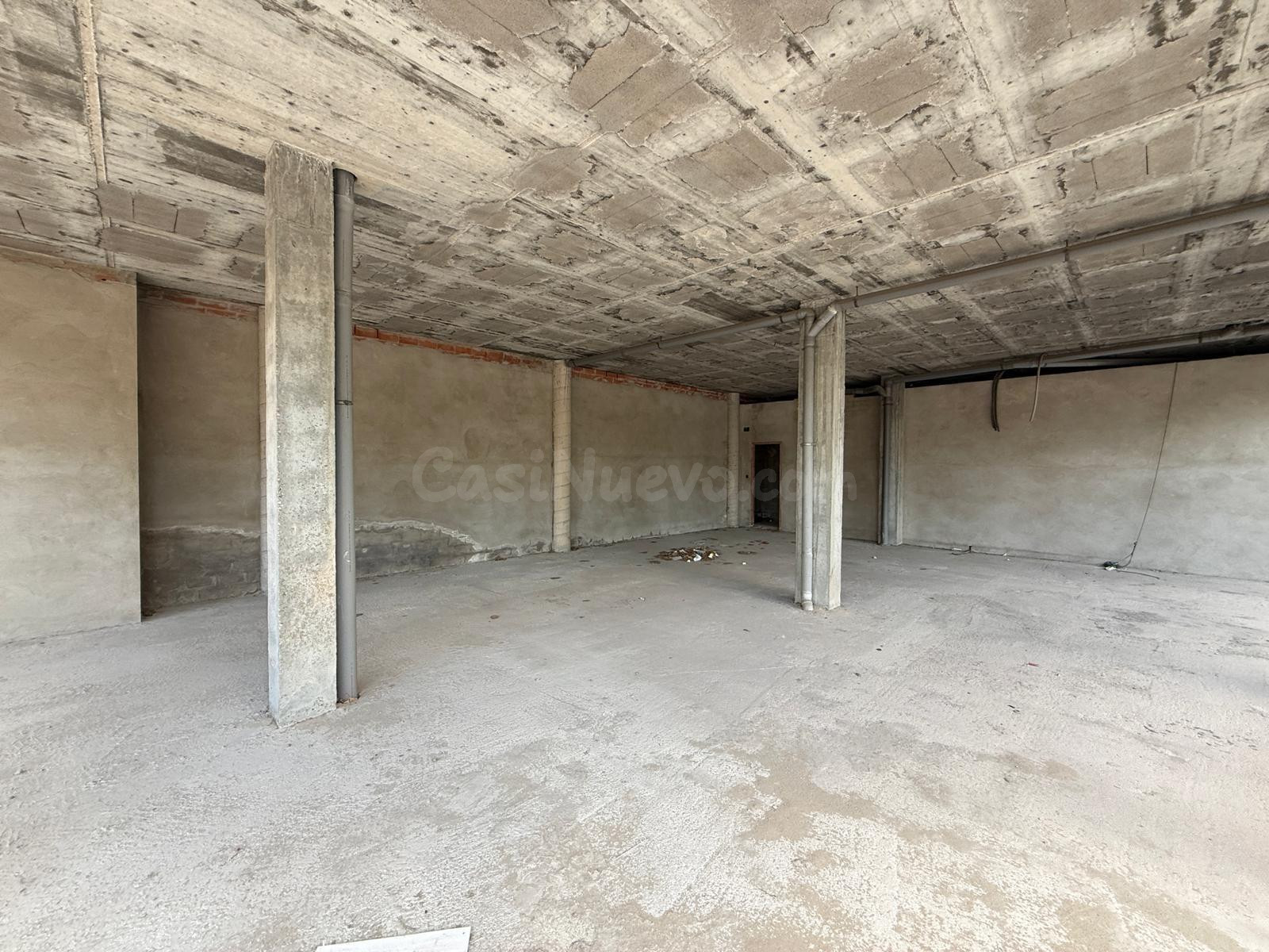 Amplio Local Comercial en Igualada