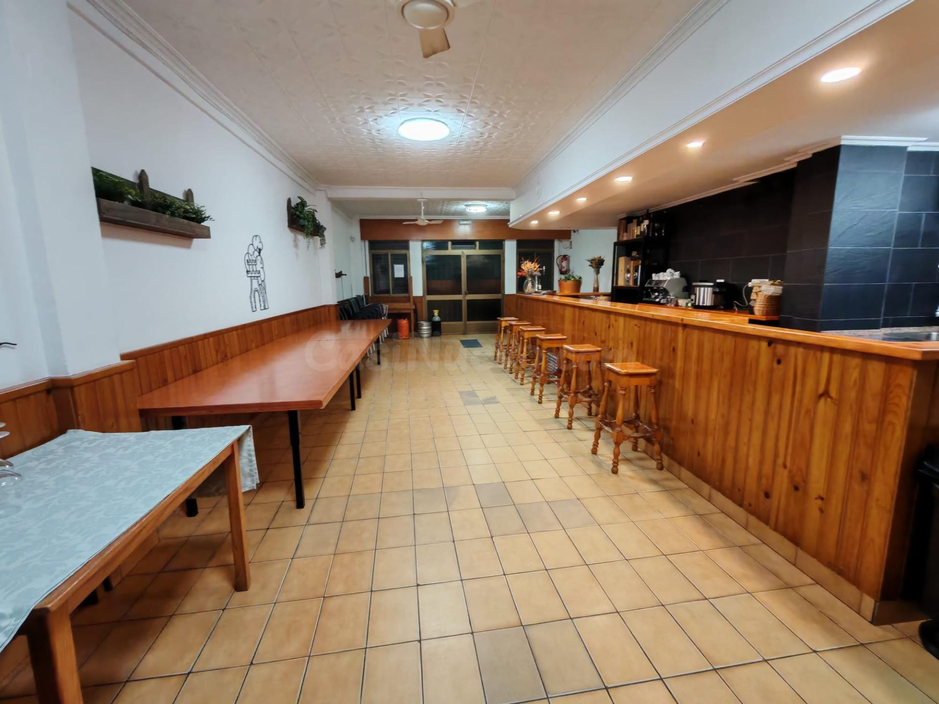 Local con licencia de bar en Teis