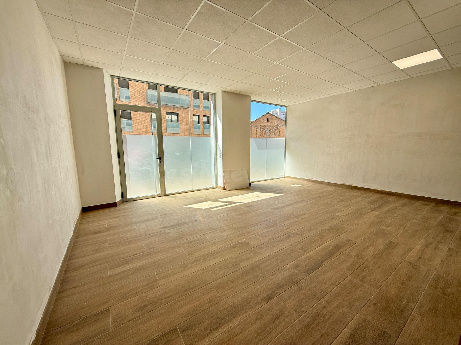 LOCAL COMERCIAL DE 120M2 EN POBLE SEC – IGUALADA LISTO PARA  - foto 2