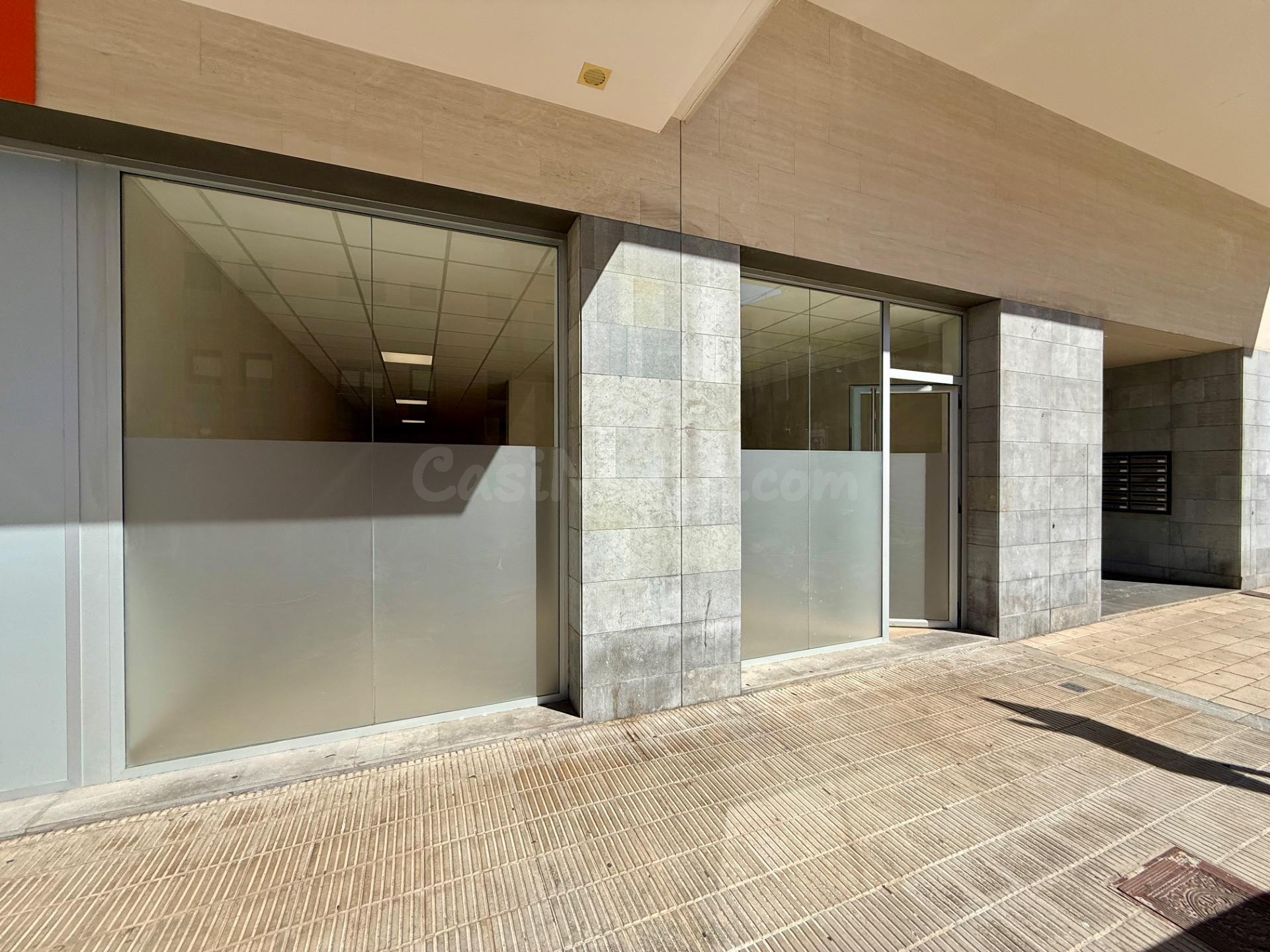 LOCAL COMERCIAL DE 120M2 EN POBLE SEC – IGUALADA LISTO PARA  - foto 2