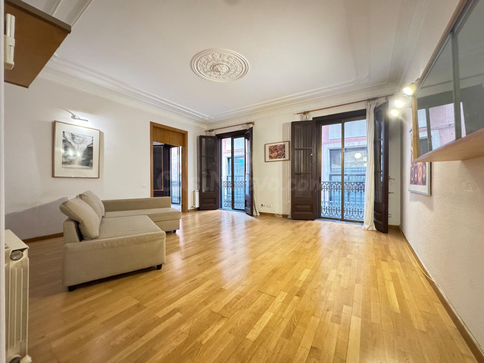 Espectacular vivienda en finca regia con 93 m2 utiles en pleno Gòtic, con ascensor, estado impecable y listo para entrar a vivir