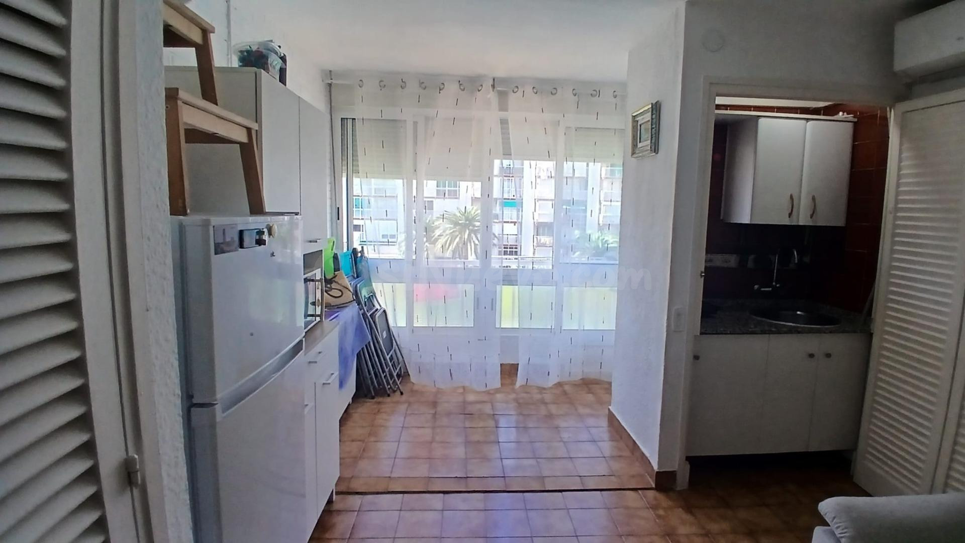 Estudio completamente amueblado en La Pineda. A unos pasos d - foto 3