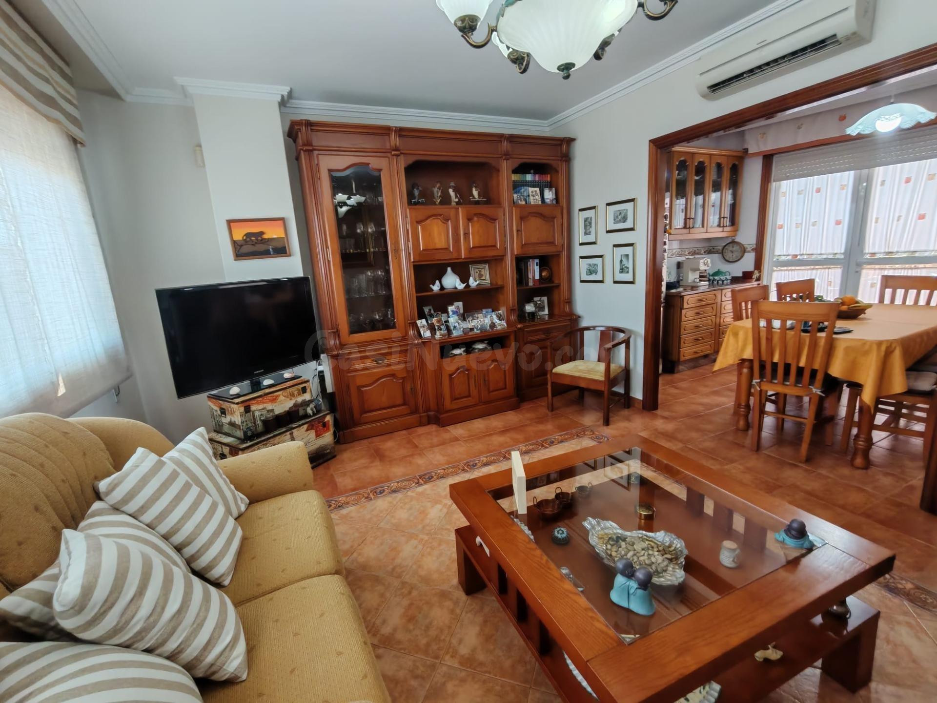 Casa luminosa con garaje y vistas en Lavadores - foto 3