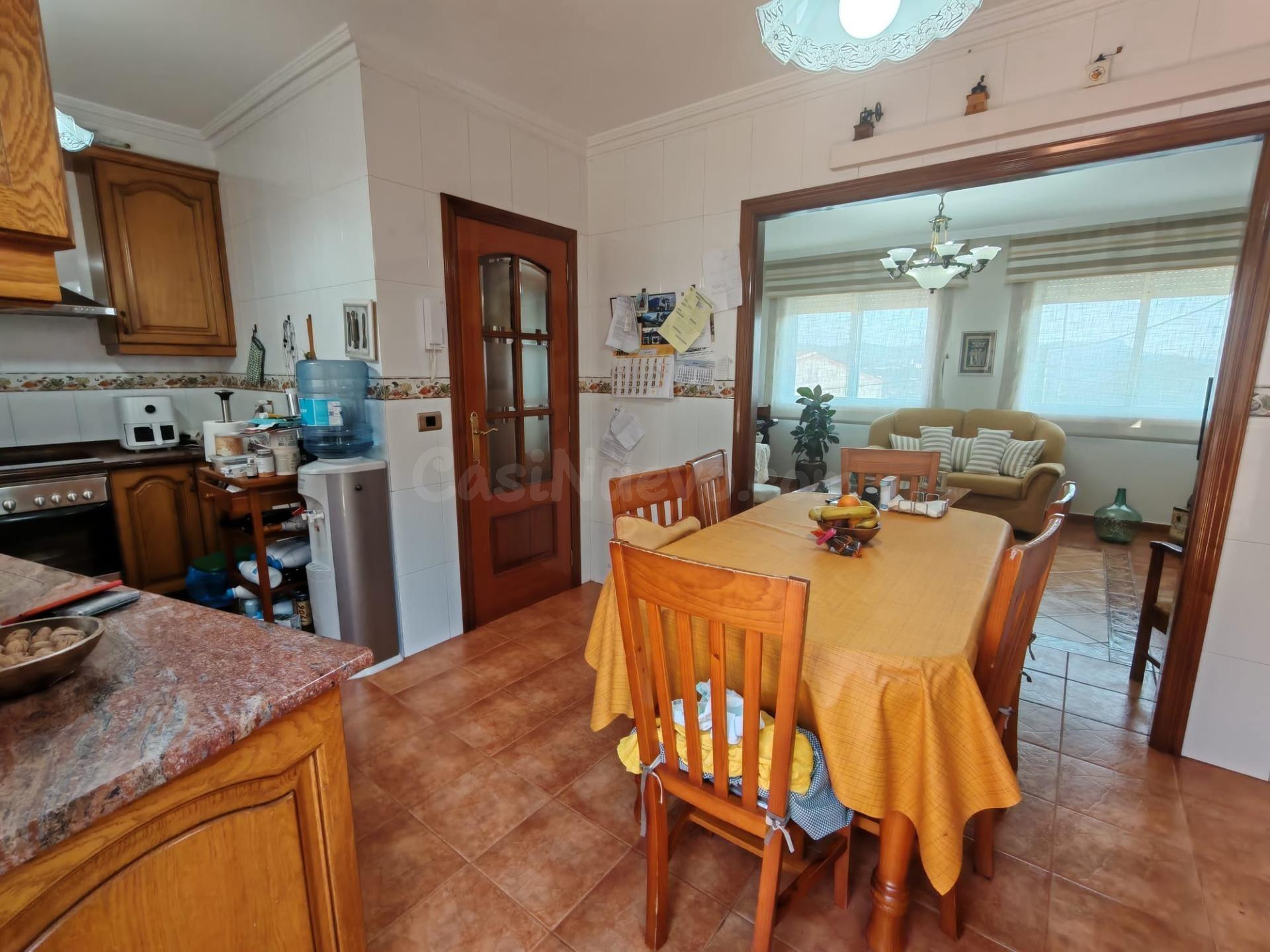 Casa luminosa con garaje y vistas en Lavadores - foto 4