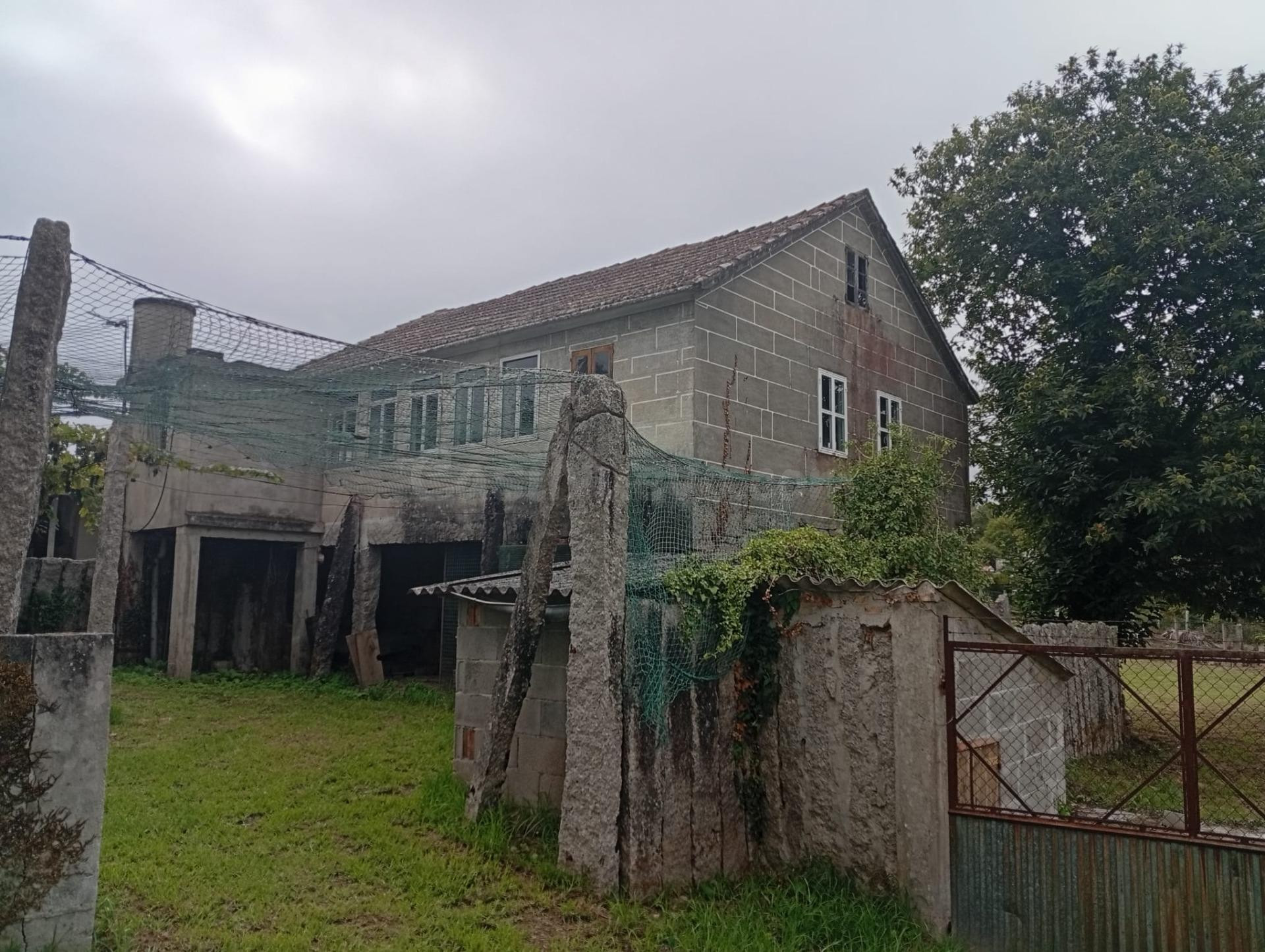 Propiedad rústica con casa de piedra y gran extensión de ter - foto 5