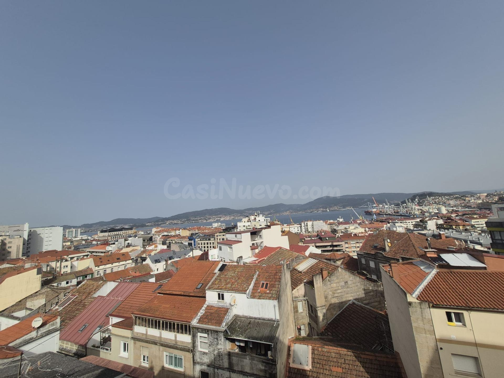 Amplio piso para reformar en calle Lepanto con vistas a la ría