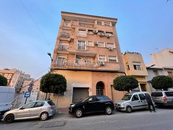 Gran local próximo al centro de Salud