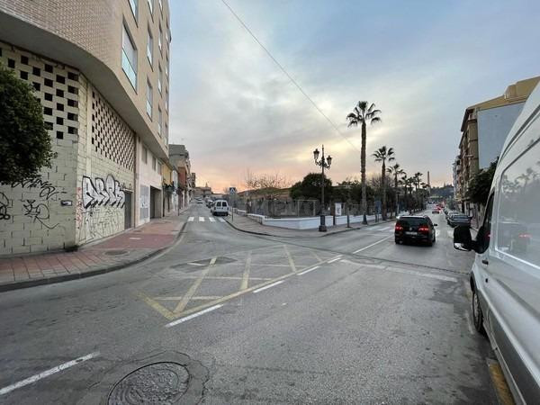 Gran local próximo al centro de Salud - foto 3
