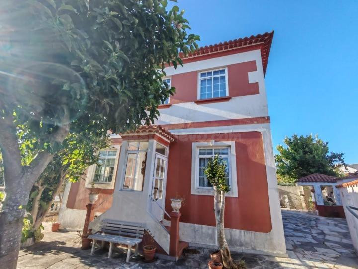 Chalet independiente con jardín en Alcabre - foto 4