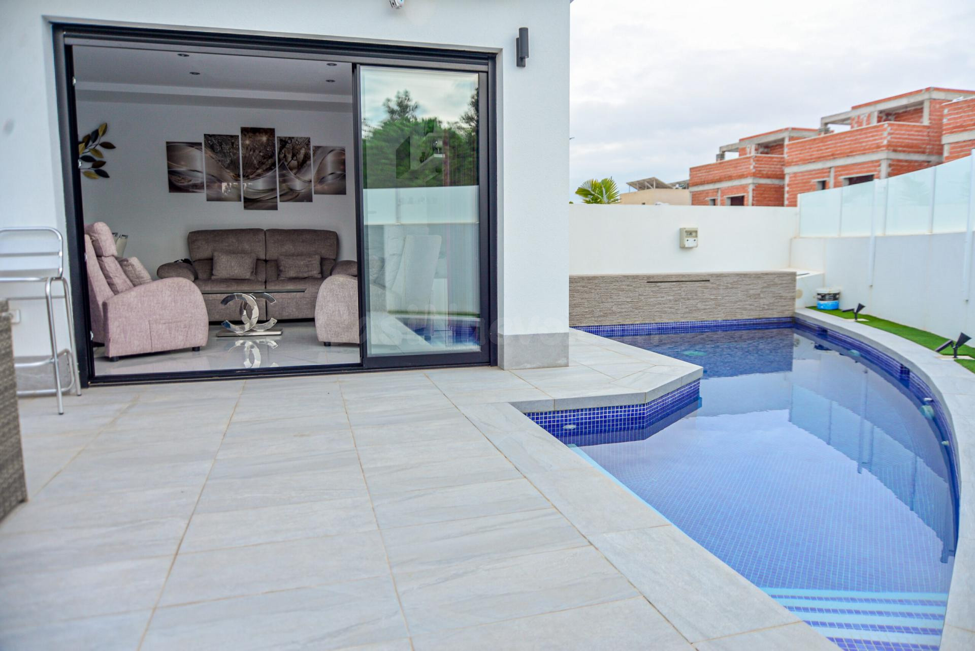 EXQUISITA CASA INDEPENDIENTE DE 3 DORMITORIOS Y 4 BAÑOS CON 