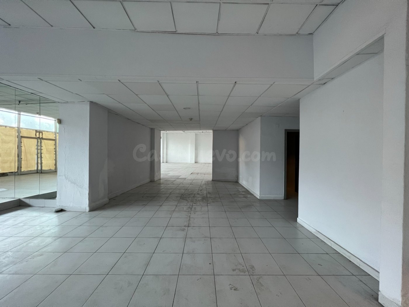 LOCAL COMERCIAL (739m2) en alquiler AVENIDA DE LA UNIVERSIDA