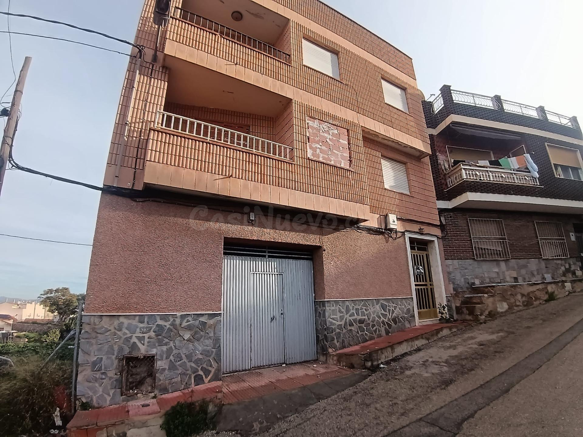 Edificio de tres plantas en Torreaguera - foto 2