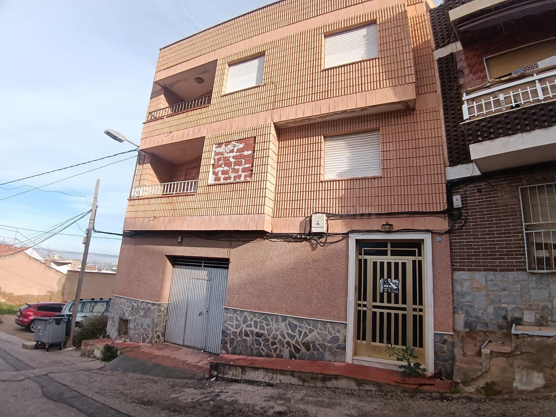 Edificio de tres plantas en Torreaguera - foto 3
