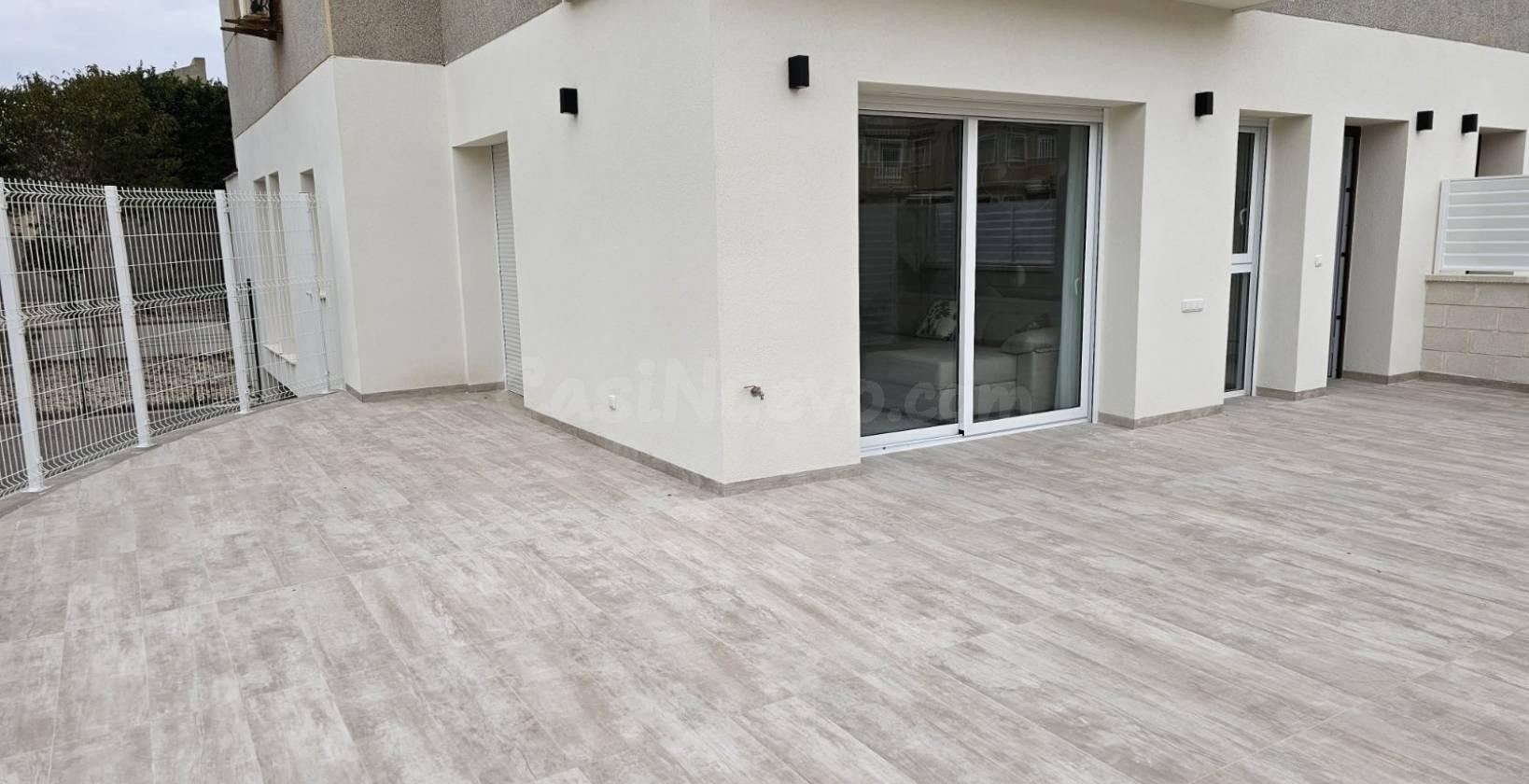 PLANTA BAJA 3 DORMITORIOS Y 2 BAÑOS EN TORREVIEJA - foto 2